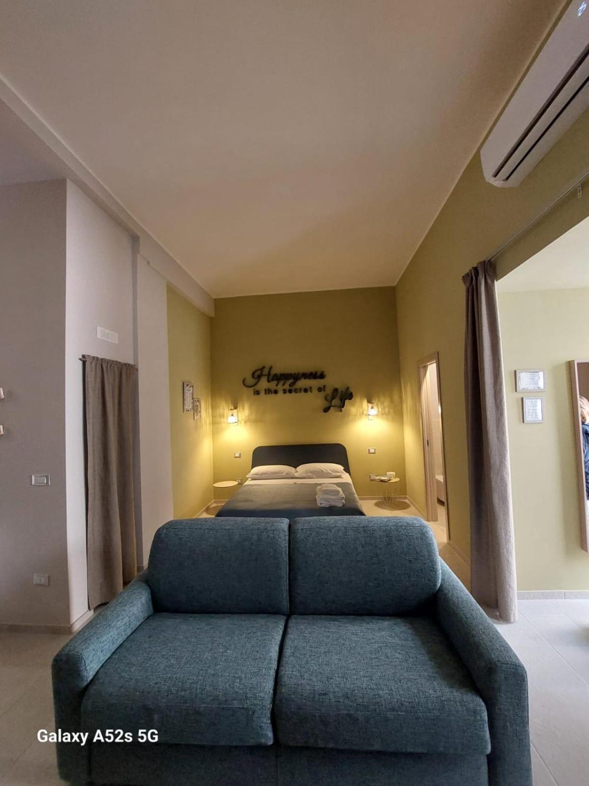 Happynesshouse_Locazione Turistica Apartment Trani Exterior photo